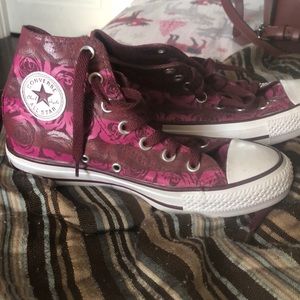 Rose converse